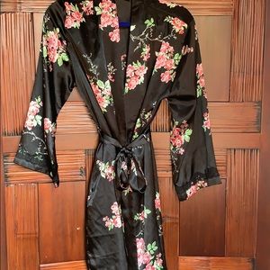 Jones New York Floral Robe